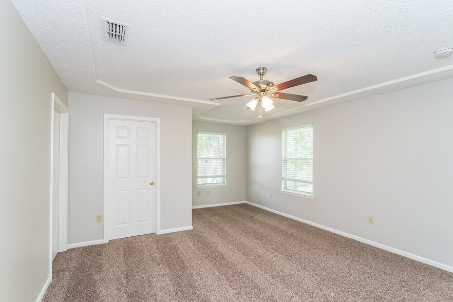 Building Photo - 3268 Avalon Dr