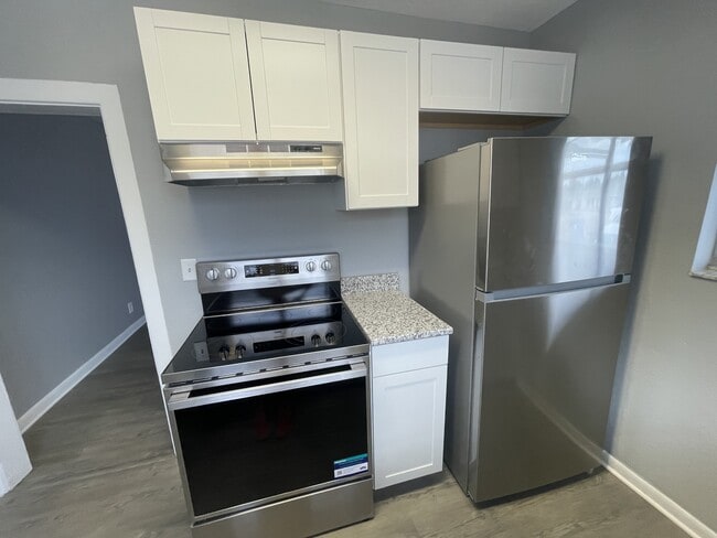 Building Photo - 338 W Bay Ave