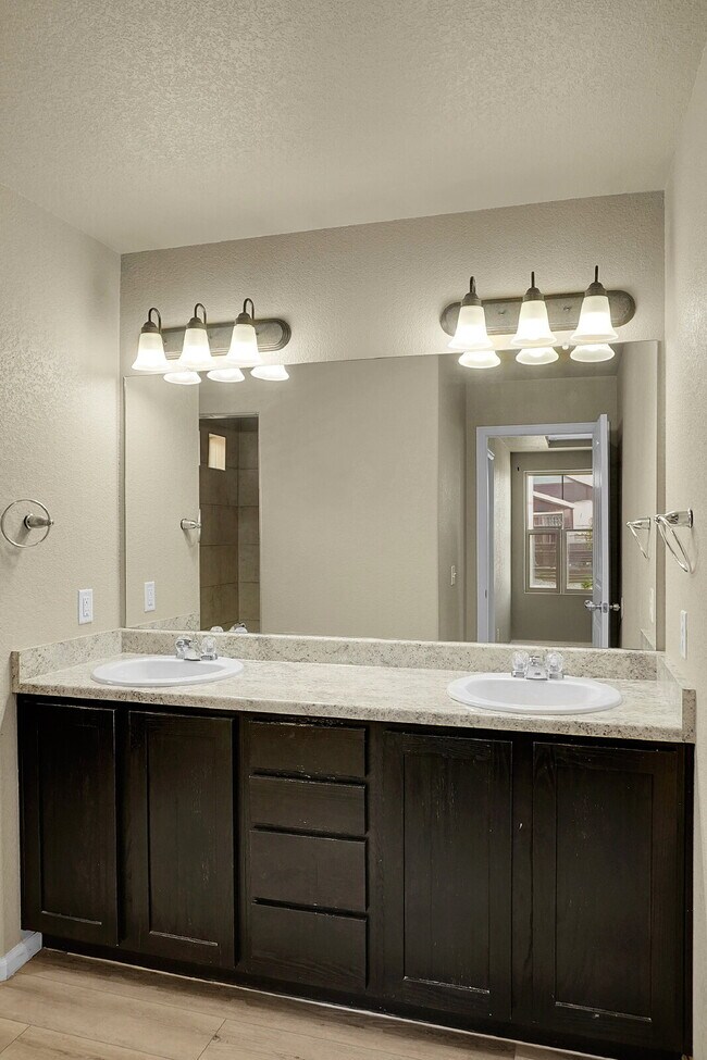 Building Photo - $2,700 - 4 Bed, 3.5 Bath Home in CO Spring...