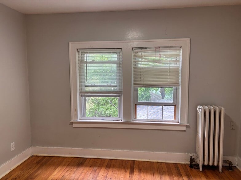 Building Photo - 963 E Hayes Ave