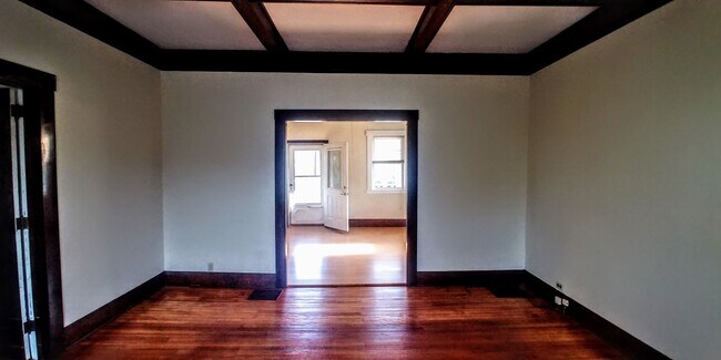 Building Photo - 2-Bed House | Linwood-Mt. Lookout | Available NOW!