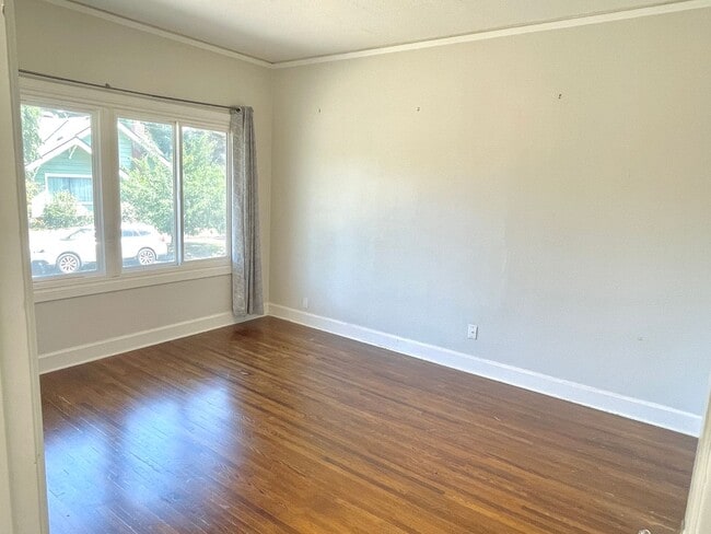 Building Photo - Rose City Park 2 bed, 2 bath with classic ...