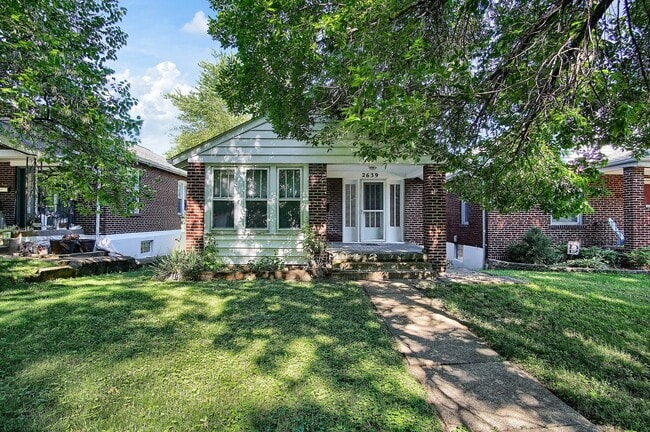 Building Photo - Bungalow on the edge of The Hill