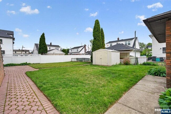 Building Photo - 97 Sipp Ave