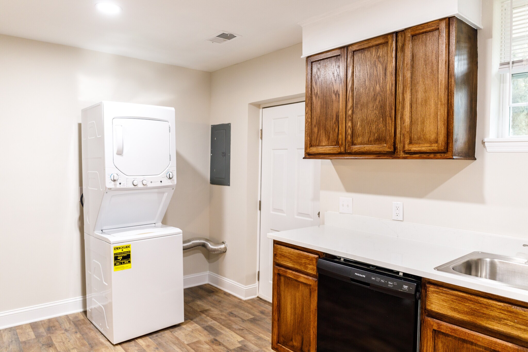 Building Photo - 1916 2nd Dr