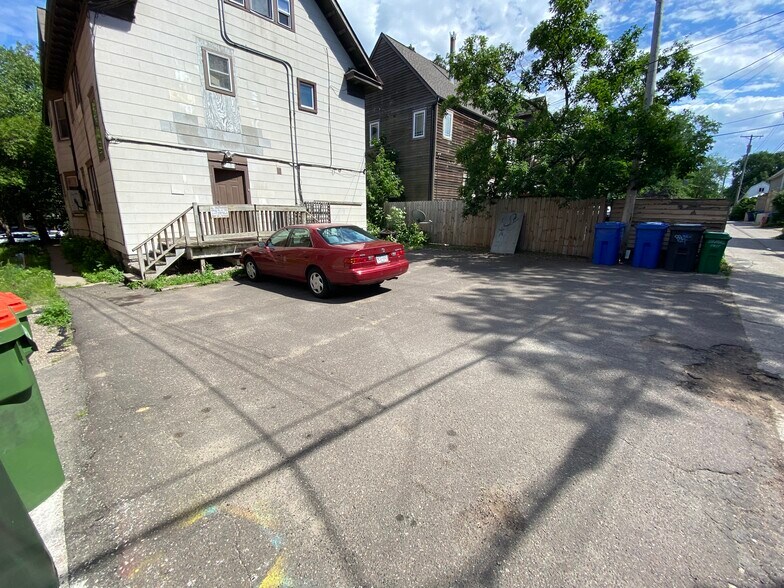 Building Photo - 2404 Lyndale Ave S