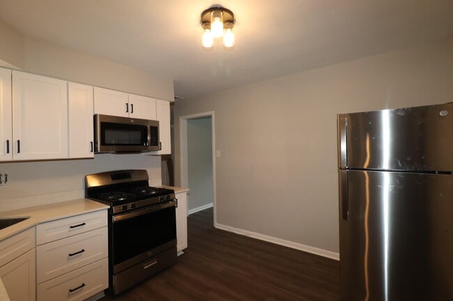 Building Photo - 155 Delmont Dr