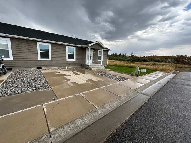 Primary Photo - 220 Riverwood Dr