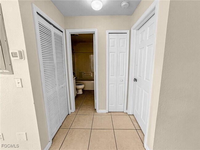 Building Photo - 1321 SE 8th Ave