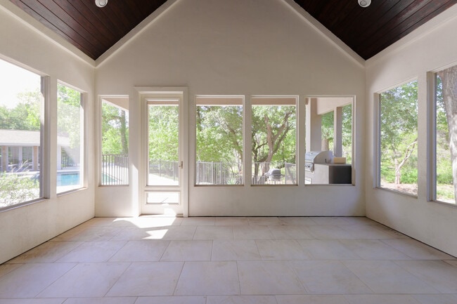 Building Photo - 506 Konstanty Cir