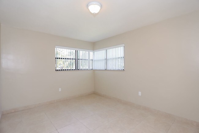 Building Photo - 3341 W Park Rd