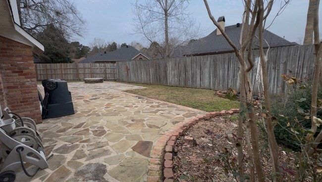 Building Photo - 408 Hidden Oaks Cir