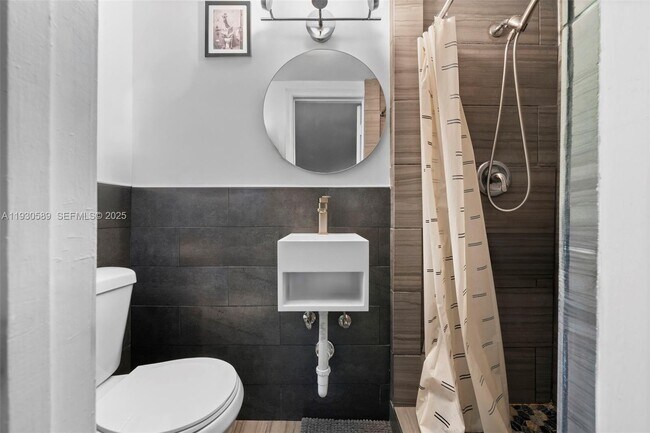 Building Photo - 555 NE 73rd St