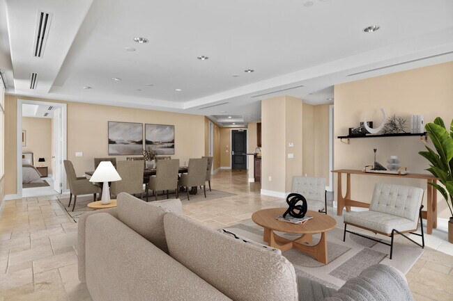 Building Photo - 2211 E Camelback Rd