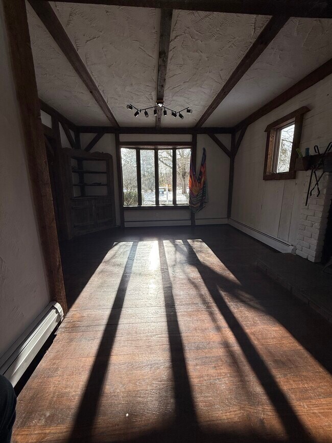 Building Photo - 75 Pine St