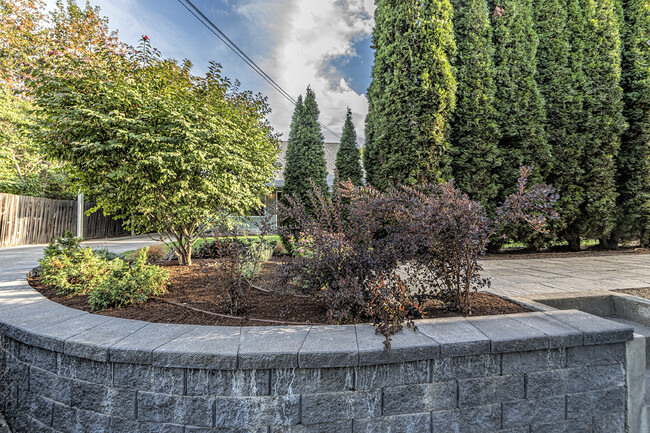 Landscaping provides privacy from street - 126 Newell Street