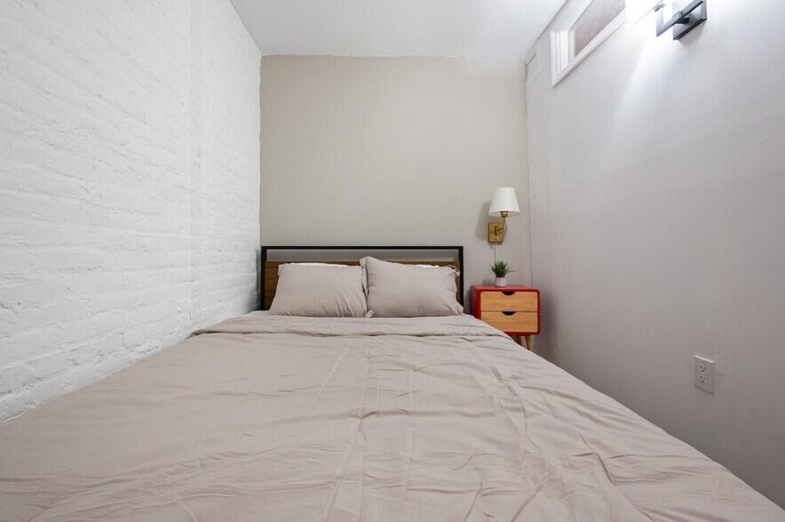 Building Photo - 309 W 28th St