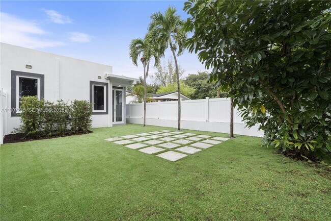 Building Photo - 5734 Buchanan St