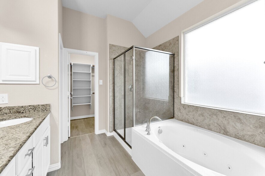 Building Photo - 5760 Sapphire Pool Trail