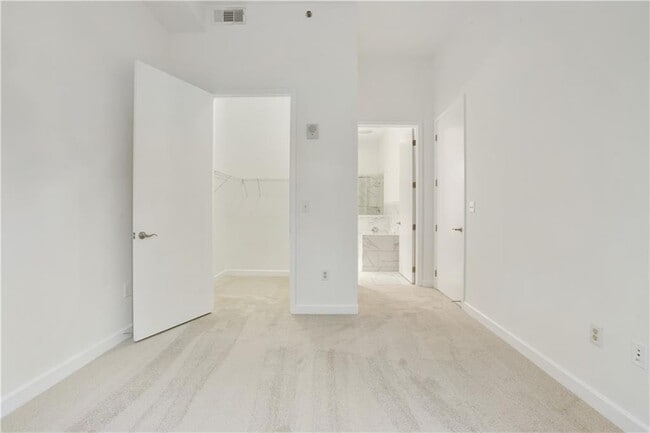 Building Photo - 711 Cosmopolitan Dr NE