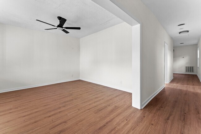 Building Photo - Trek Rentals