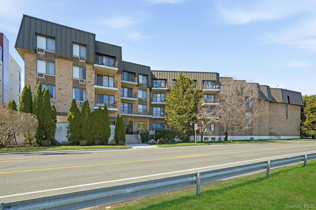 Building Photo - 560 Halstead Ave