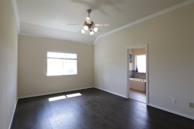 Building Photo - 1907 Benbrook Hollow Ln