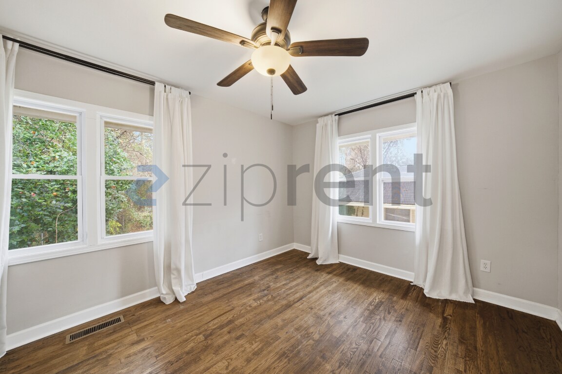 Building Photo - Unit
