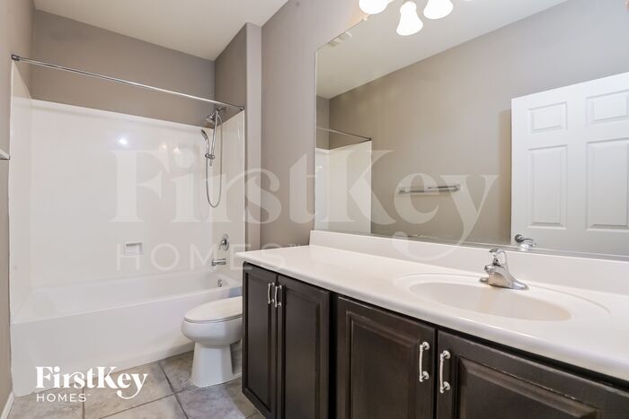 Building Photo - 8075 N Circulo El Palmito