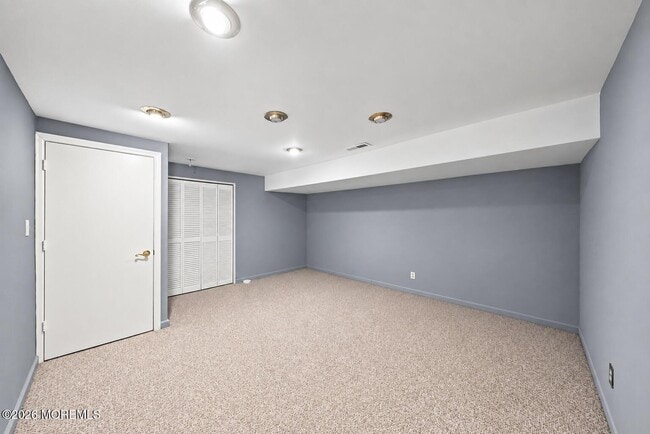 Building Photo - 276 Longwood Dr