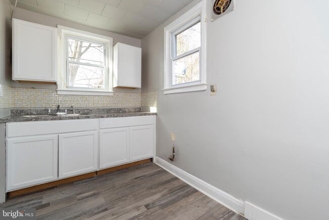Building Photo - 6116 Moyer Ave