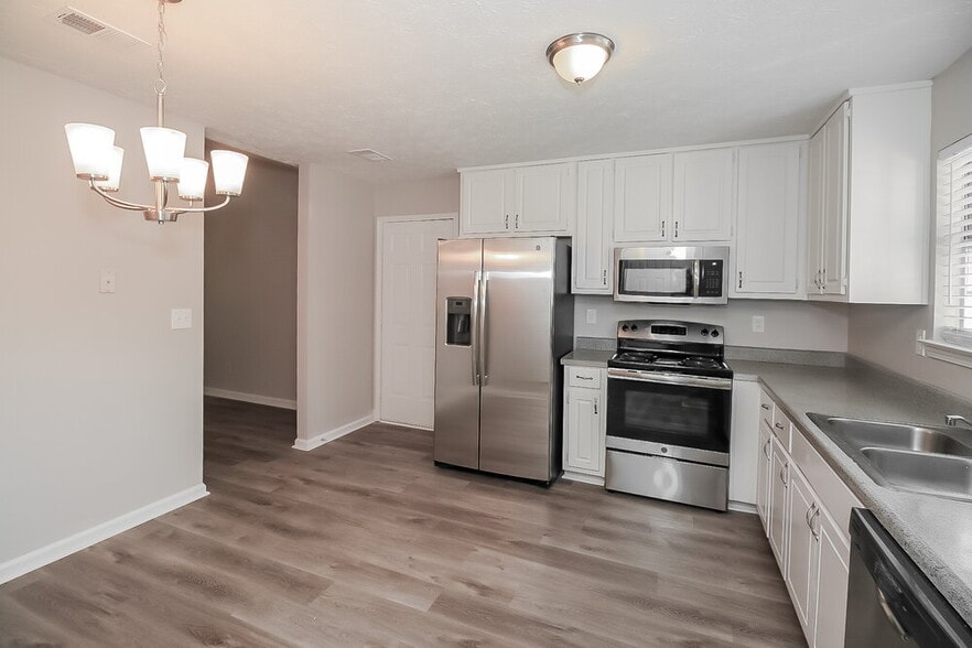 Building Photo - 907 Walnut Creek Ln