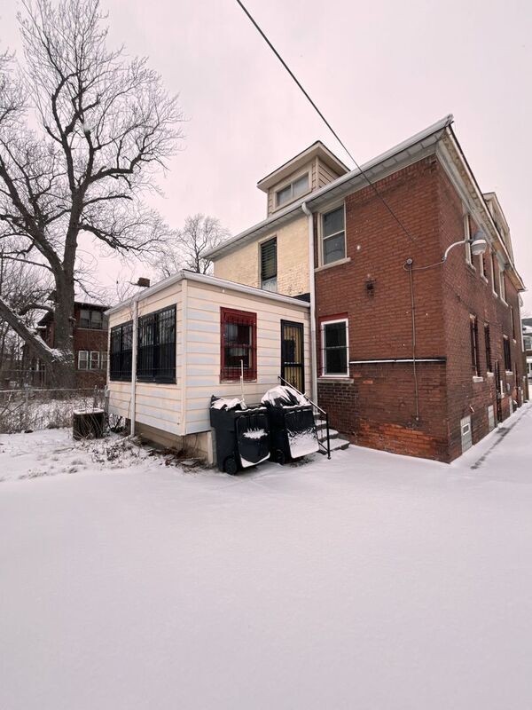 Building Photo - 3211 W Grand St