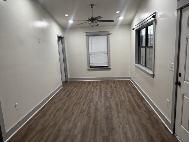Building Photo - 3712 W 22nd Plaza