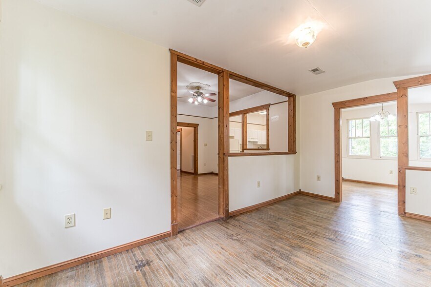 Building Photo - 801 Phillips Ave