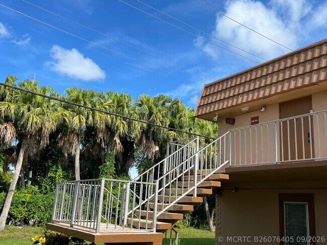 Building Photo - 336 Brittany Ave