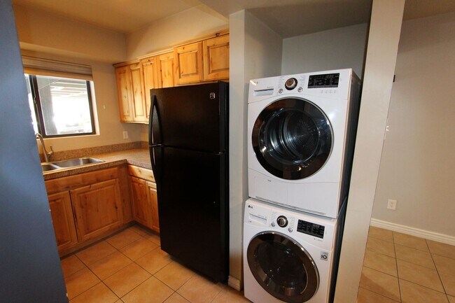 Building Photo - MOVE IN SPECIAL! Ground Level 2-Bedroom Co...