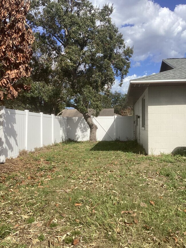 Building Photo - UCF Remodeled Duplex