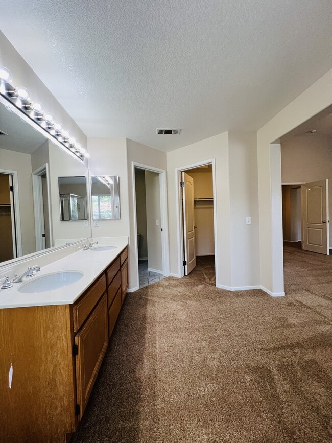 Building Photo - 31182 Amsterdam Rd