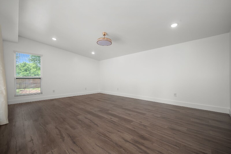 Building Photo - 324 1st Ave