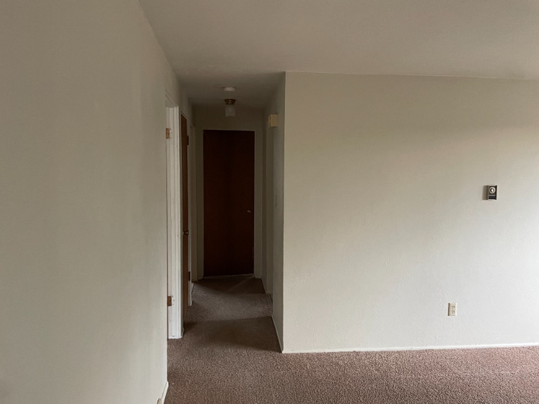 Building Photo - 705 Hidden Ln