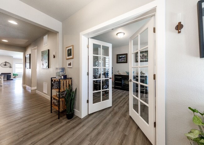 Building Photo - Luxury Ranch-Style Home for Rent | Wolf Ranch | D20 Schools | Pikes Peak Views