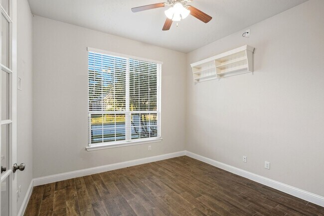 Building Photo - 4021 Angelina Dr