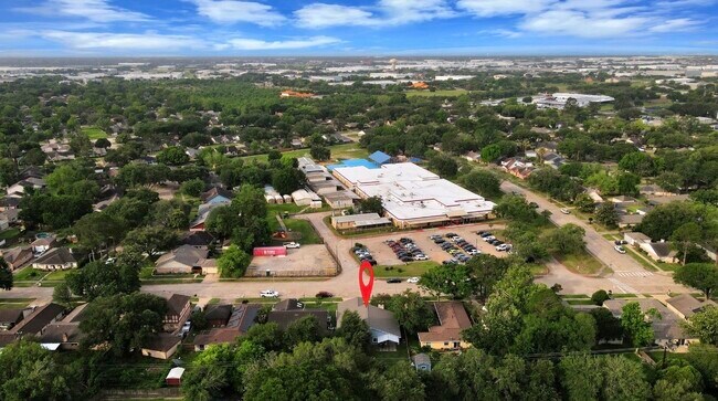 Building Photo - 9638 Ravensworth Dr