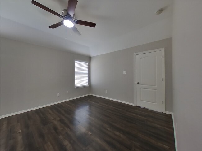 Building Photo - 2002 Briar Grove Dr