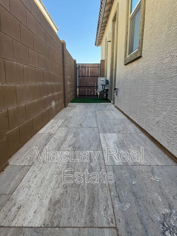 Building Photo - 2996 E Birdsong Ave