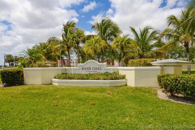 Building Photo - 3904 Sabal Way