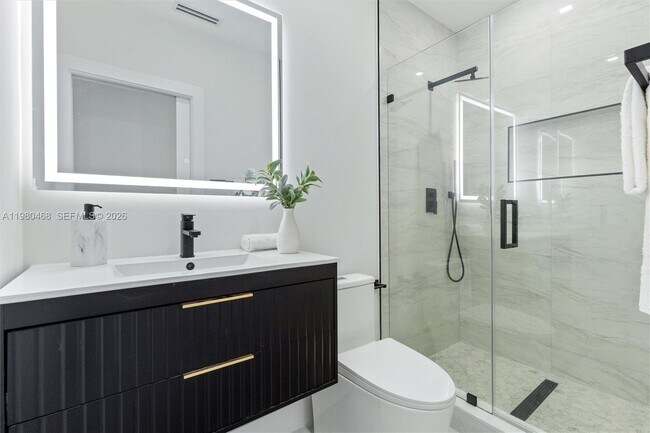 Building Photo - 1840 NE 199th St