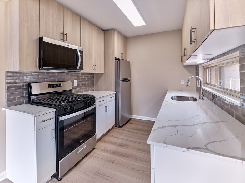 Primary Photo - North Crossing