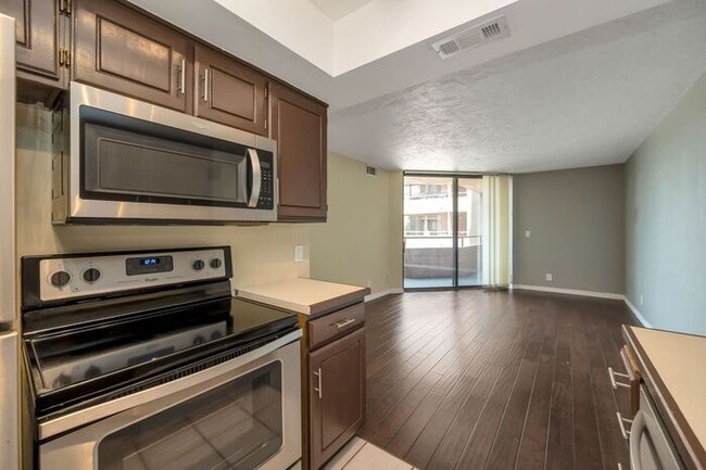 Building Photo - Modern Downtown Condo with Secure Access at Arlington Place